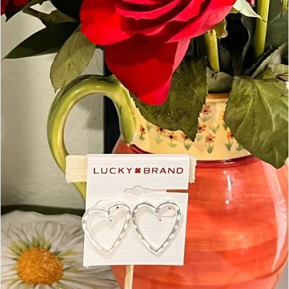 NWT Lucky Brand Silver Heart Stud Earrings #LBER1 - Picture 1 of 6